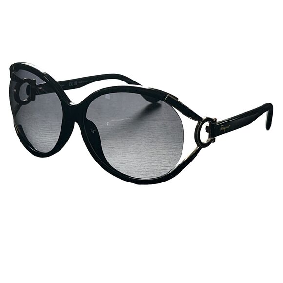 SALVATORE FERRAGAMO SF600S 61mm Oversized Sunglasses in Black/ Grey Gradient - Picture 2 of 9